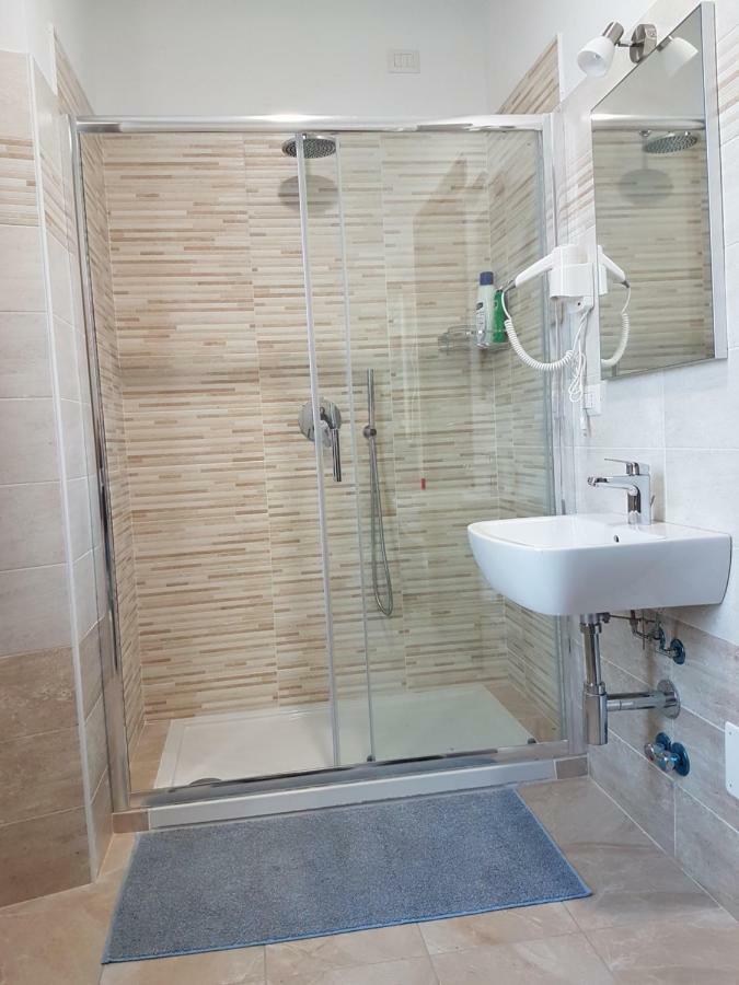 Hotel Oregon Milano Ngoại thất bức ảnh